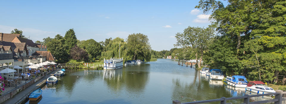 Inn along Thames Path