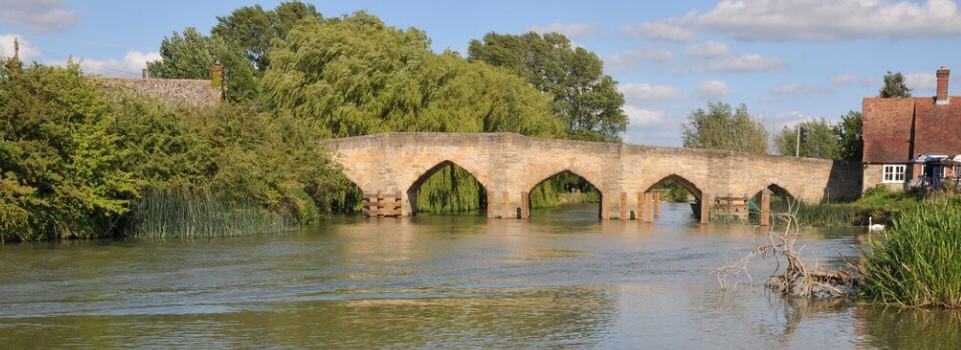 Newbridge-Walking-Thames-Path