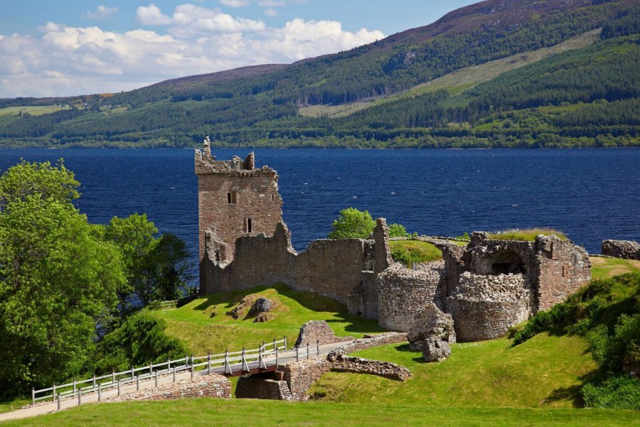 Urquhart-Castle-Great-Glen-Way