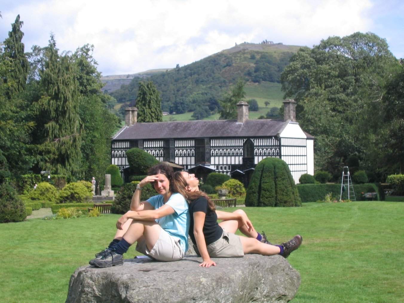 Walkers taking five at manor house, Llangollen Round or ODP